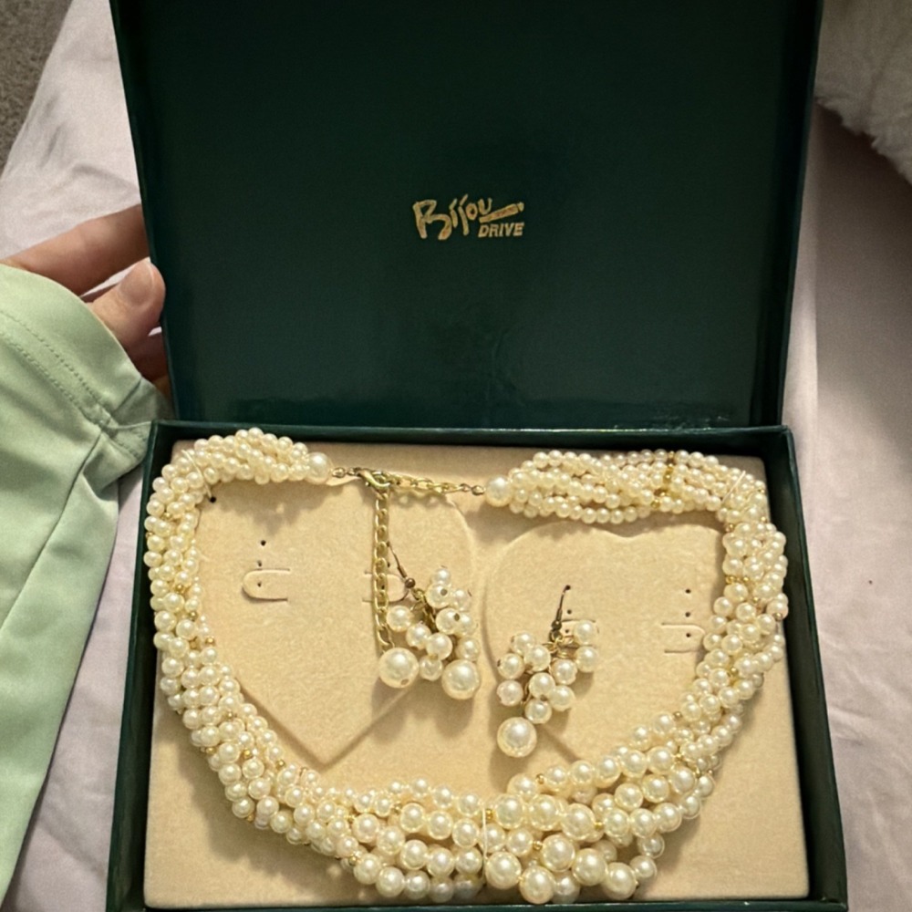 Vintage Bijou Drive Pearl Jewelry Set White Round Necklace Earrings Bracelet
